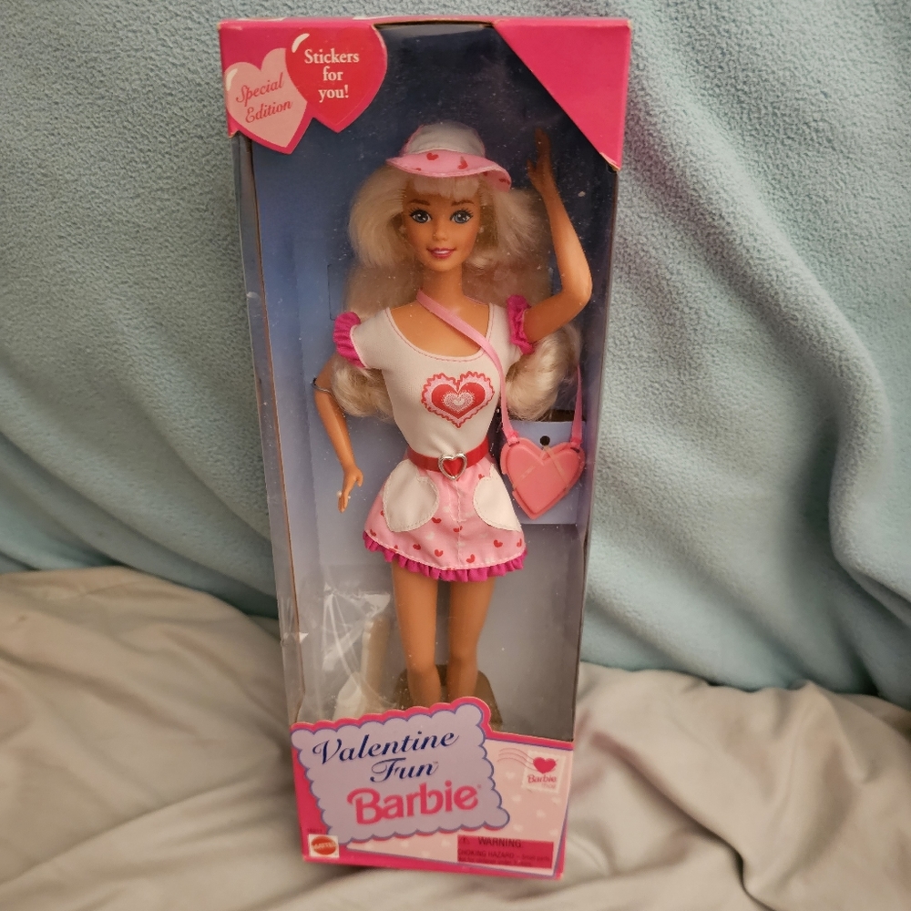 Valentine Fun Barbie 1996